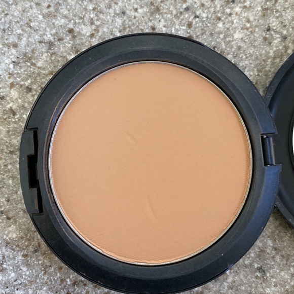 Mac Studio fix n42 foundation +free gatsby oil removing sheets - Picture 4 of 6